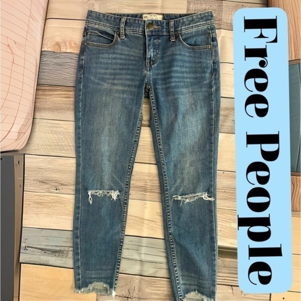Free People Woman’s Distressed Dark Wash Skinny Jeans Sz 26 🔥🔥🔥flawless🔥🔥🔥